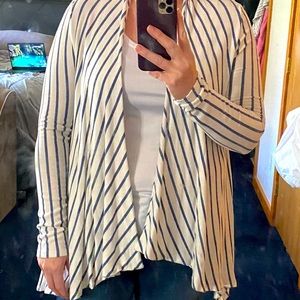 Cute light weight cardigan/blazer